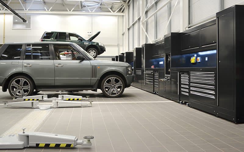 Land Rover integrated workshop by Dura Ltd